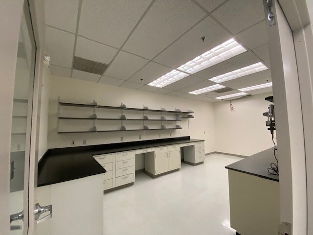 More Photos Of 910 Clopper Rd, Gaithersburg Research And Development For Lease