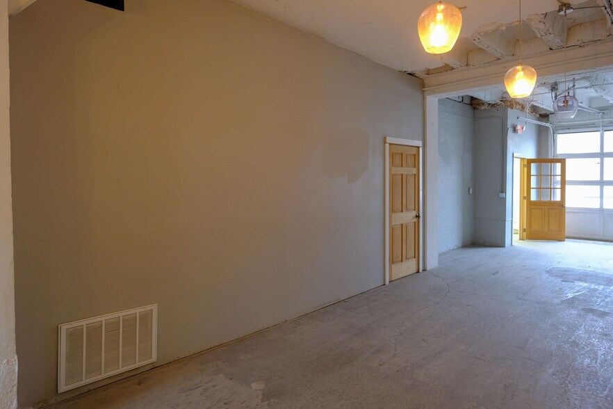 More Photos Of 408 W Main St, Benton Harbor Freestanding For Lease