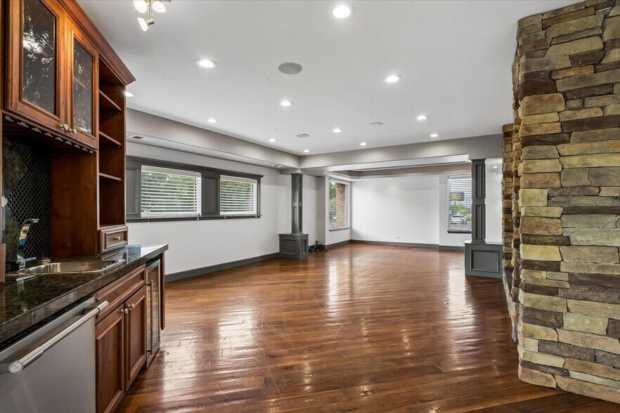 More Photos Of 5699 S Greenwood Cir, Littleton Warehouse For Sale