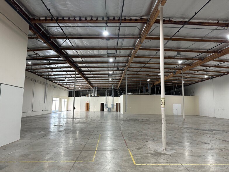 More Photos Of 1710 Ives Ave, Oxnard Warehouse For Lease