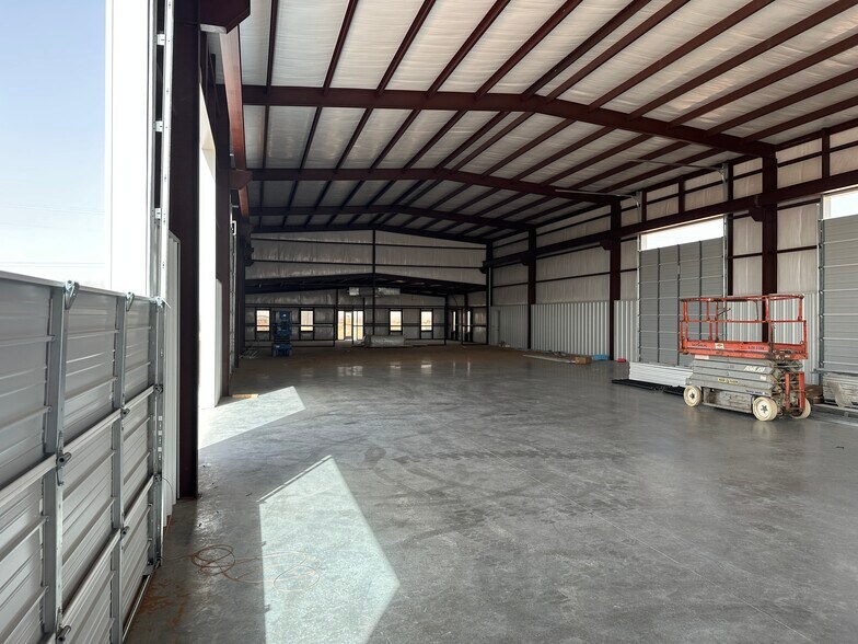 More Photos Of 2408 E County Road 130, Midland Warehouse For Lease