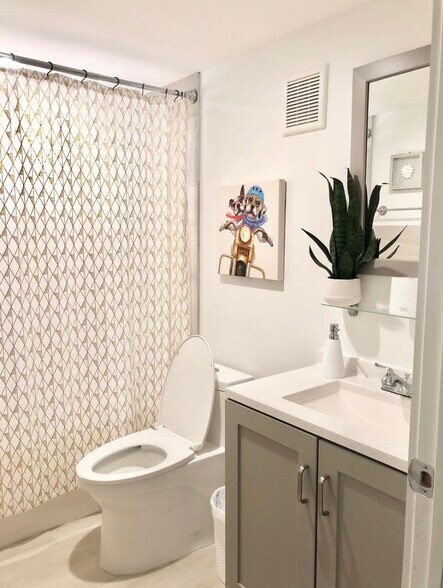More Photos Of 2638 Lake Dr, Riviera Beach Apartments For Sale