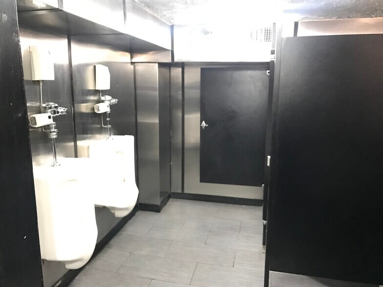 More Photos Of 1810-1818 S Young Cir, Hollywood Restaurant For Sale