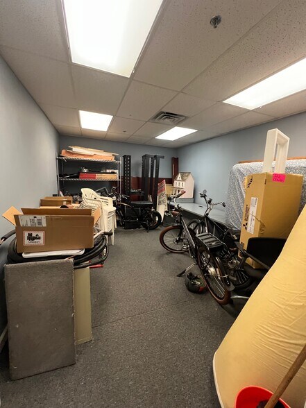 More Photos Of 402-404 Thames St, Groton Office For Lease