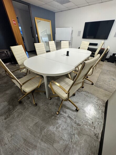 More Photos Of 2121 Market St, Galveston Coworking Space