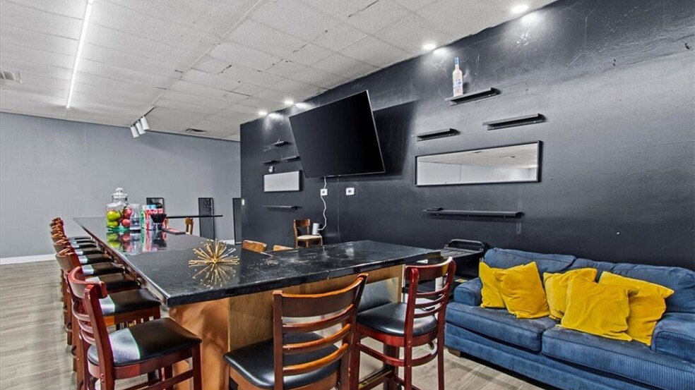 More Photos Of 420 E Ave C, Killeen Freestanding For Lease