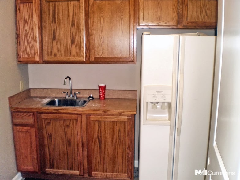 More Photos Of 10 Northwest Ave, Tallmadge Office For Sale