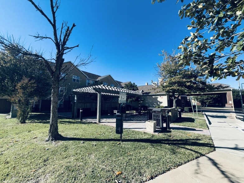 More Photos Of 9169 Markville Dr, Dallas Hotel For Sale