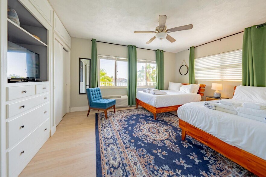 More Photos Of 333 Hamden Dr, Clearwater Beach Hotel For Sale