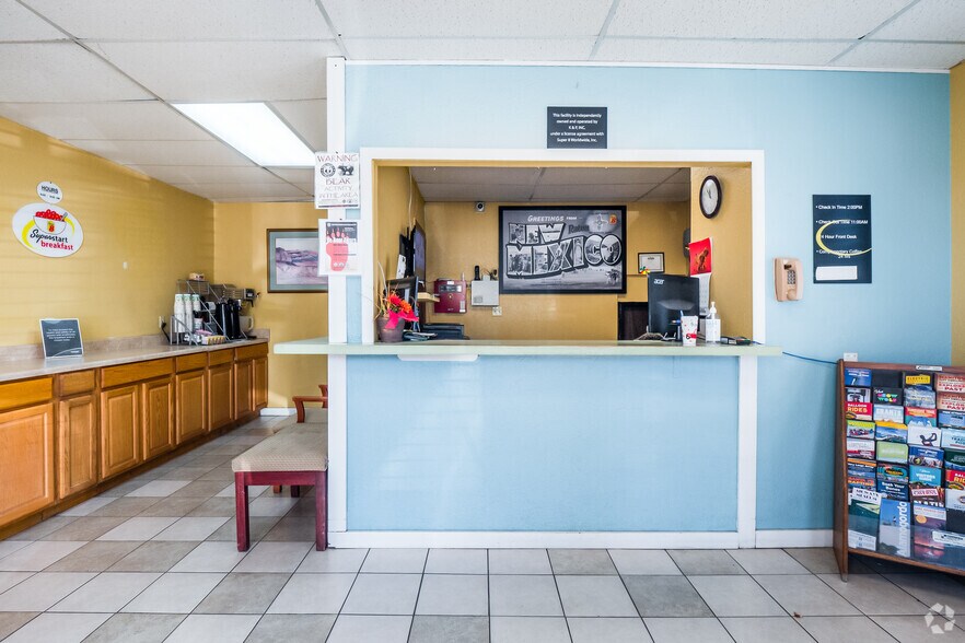 More Photos Of 1610 Cedar St, Raton Hotel For Sale