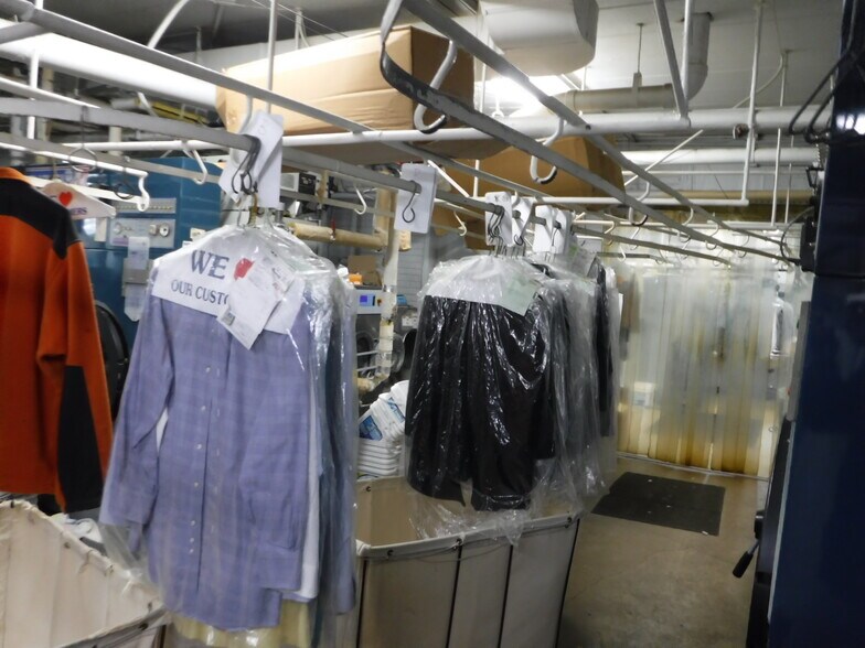 More Photos Of 17702 Oak Park Ave, Tinley Park Storefront Retail Office For Sale