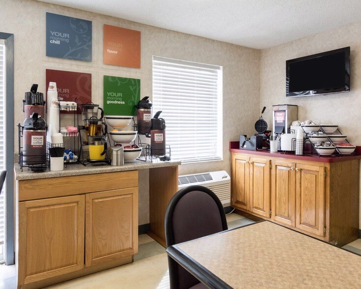 More Photos Of 2108 S Main St, Farmville Hotel For Sale