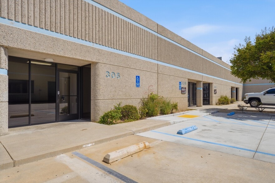 More Photos Of 42207 6th St W, Lancaster Warehouse For Lease