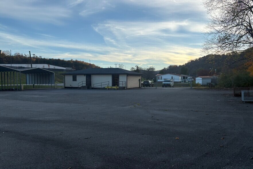 More Photos Of 1255 Lakeside Dr, Jackson Warehouse For Sale