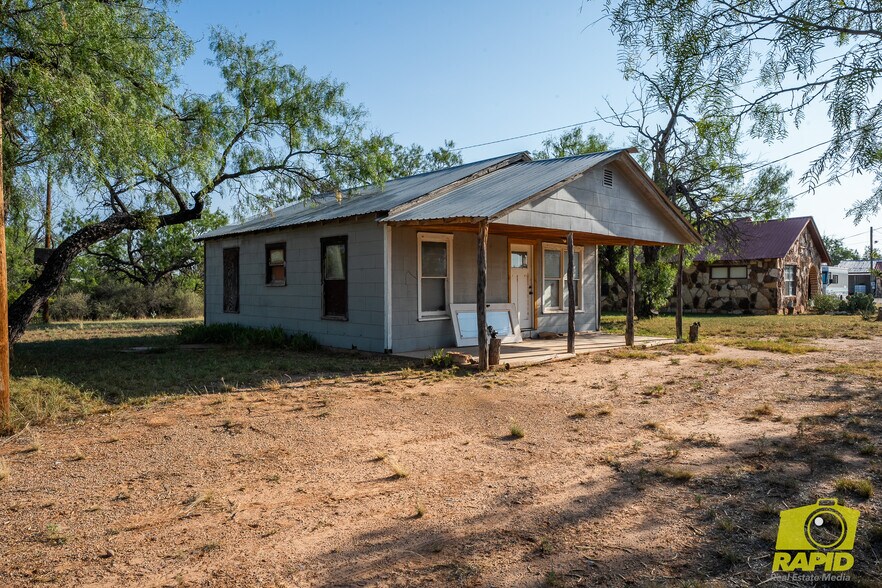 More Photos Of 425 Highland Park, Robert Lee Flex For Sale