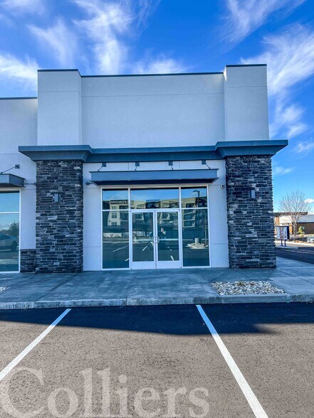 More Photos Of 320 S Ten Mile Rd, Meridian General Retail For Lease