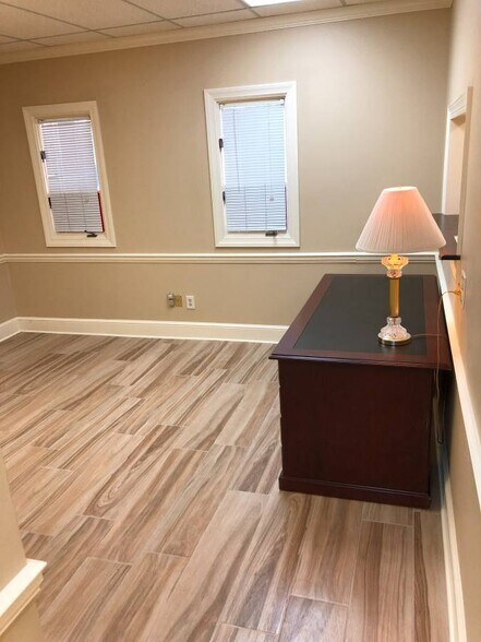 More Photos Of 200 Market Pl, Roswell Office Residential For Lease