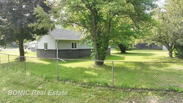 More Photos Of 9010 Dixie Hwy, Birch Run Warehouse For Lease