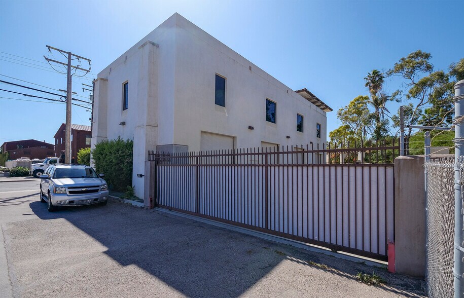 More Photos Of 32 Calle Cesar Chavez, Santa Barbara Manufacturing For Sale