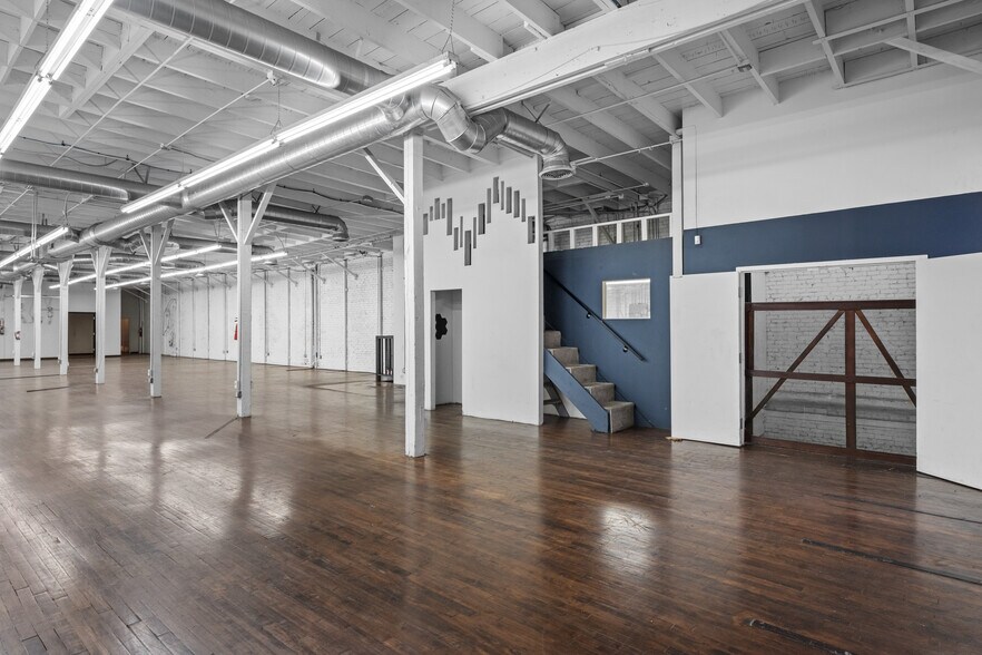 More Photos Of 1931 Bay St, Los Angeles Showroom For Lease