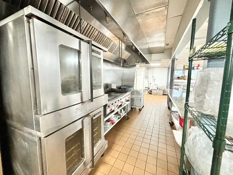 More Photos Of 47 Larkin St, Stamford Warehouse For Lease