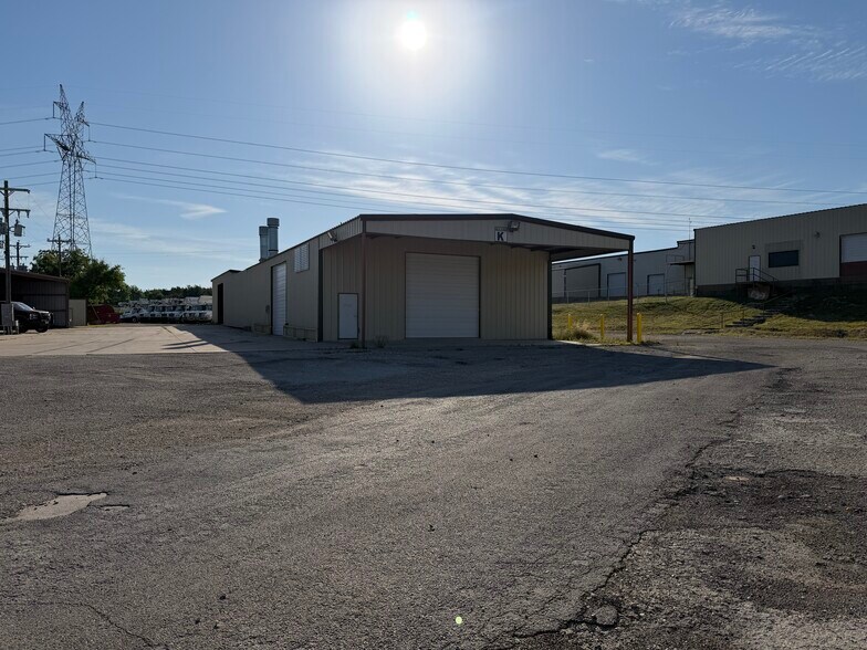 More Photos Of 105 Sunset Acres Ct, Granbury Industrial For Lease