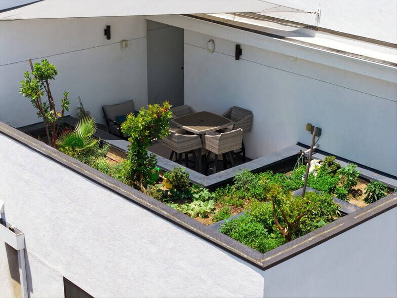More Photos Of 744 S Mariposa Ave, Los Angeles Apartments For Sale