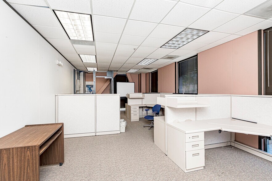 More Photos Of 3636 S Sherwood Forest Blvd, Baton Rouge Office For Lease