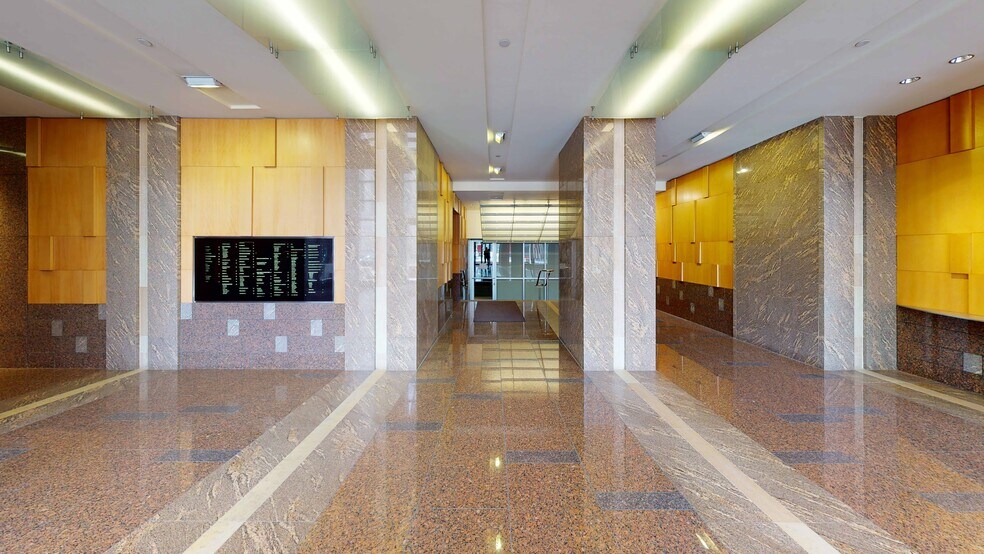 More Photos Of 10 E Doty St, Madison Office For Lease