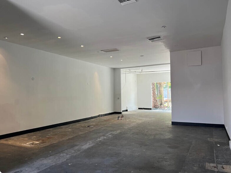 More Photos Of 11916 Ventura Blvd, Studio City Restaurant For Lease