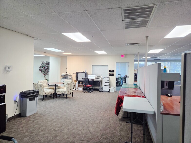 More Photos Of 1929 W Lone Cactus Dr, Phoenix Light Distribution For Sale