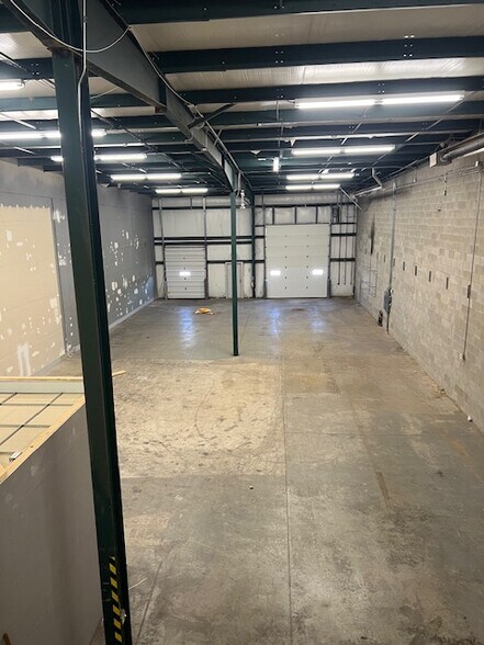 More Photos Of N922 & N926 Tower View Dr, Greenville Light Manufacturing For Lease