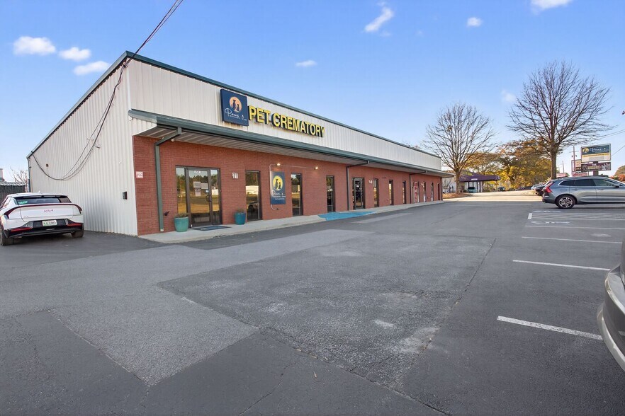 More Photos Of 1595 Access Rd, Covington Storefront For Sale