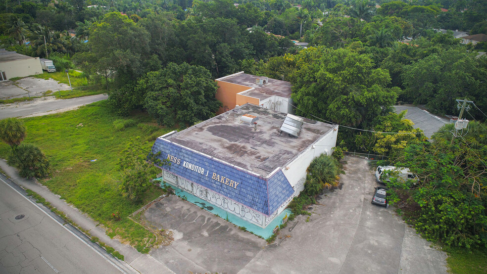 Primary Photo Of 11801 W Dixie Hwy, Miami Freestanding For Sale