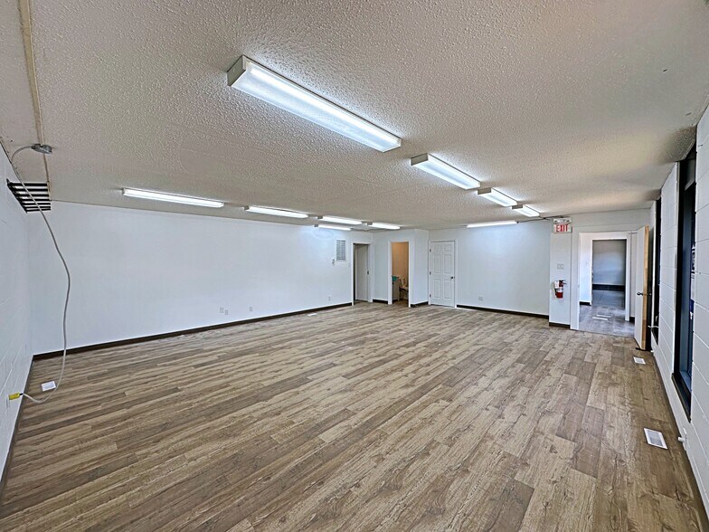 More Photos Of 8127 Fraser Av, Fort McMurray Service For Lease