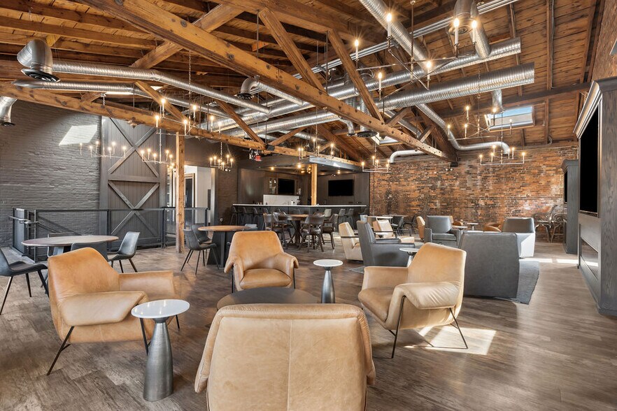 More Photos Of 17 E Brickel St, Columbus General Retail For Sale