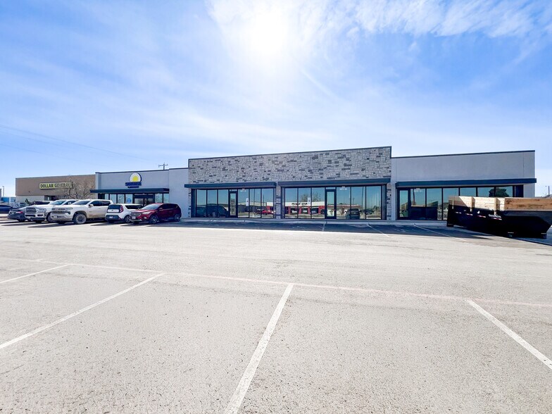 Primary Photo Of 900 E Florida Ave, Midland Storefront For Lease