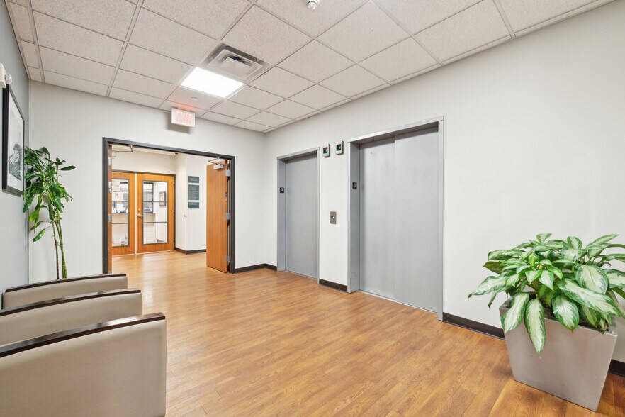 More Photos Of 18626 Hardy Oak Blvd, San Antonio Medical For Lease