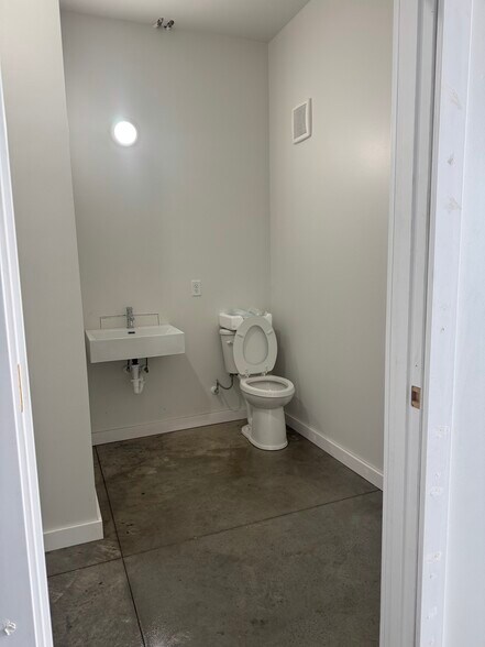 More Photos Of 1507 Marcus Pointe Blvd, Pensacola Flex For Sale