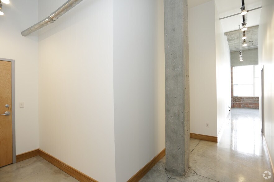More Photos Of 117 W 20th St, Kansas City Apartments For Lease
