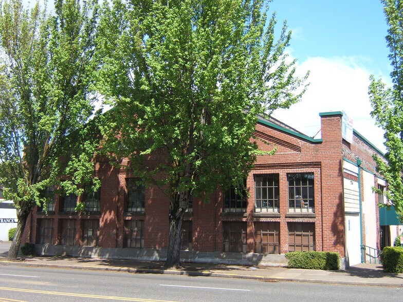 Primary Photo Of 2705 E Burnside St, Portland Office For Lease