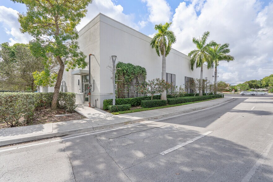 More Photos Of 3481 N University Dr, Coral Springs General Retail For Sale
