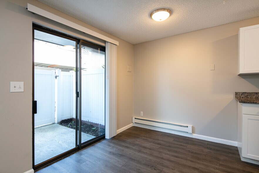 More Photos Of 921 12th Ave SE, Puyallup Apartments For Sale