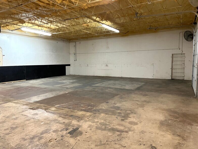 More Photos Of 5508-5516 Brewster St, San Antonio Warehouse For Lease