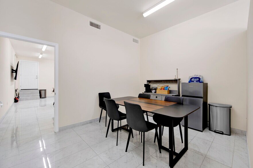 More Photos Of 7831 Foothill Blvd, Sunland Storefront Retail Office For Sale