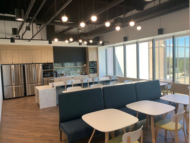 More Photos Of 2211 Congress St, Portland Office For Lease