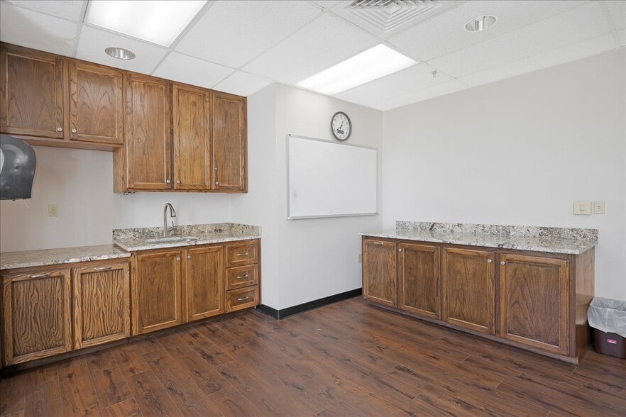 More Photos Of 1501 S Polk St, Amarillo Medical For Sale