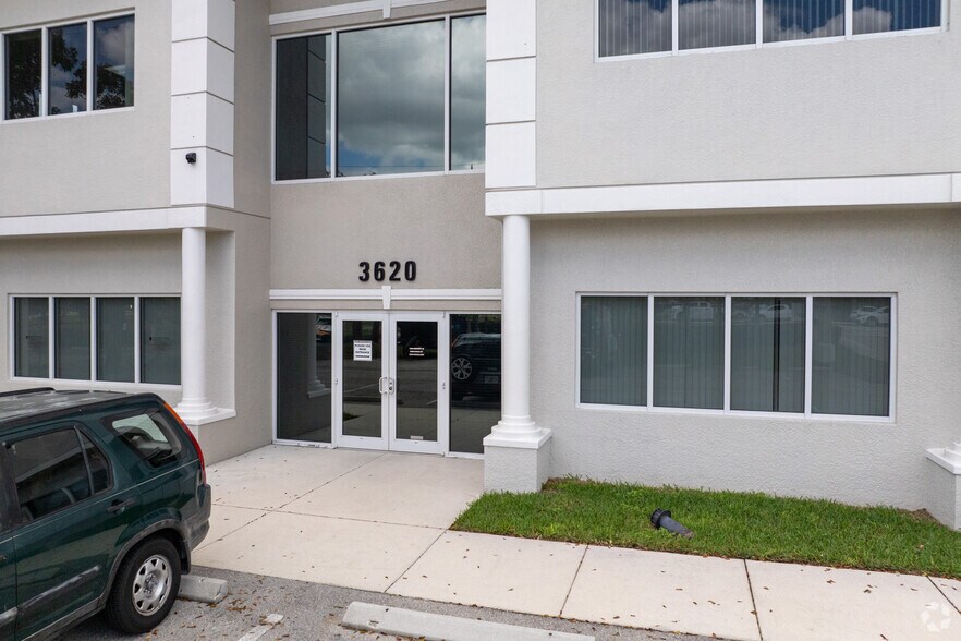 More Photos Of 3620 Colonial Blvd, Fort Myers Office For Lease