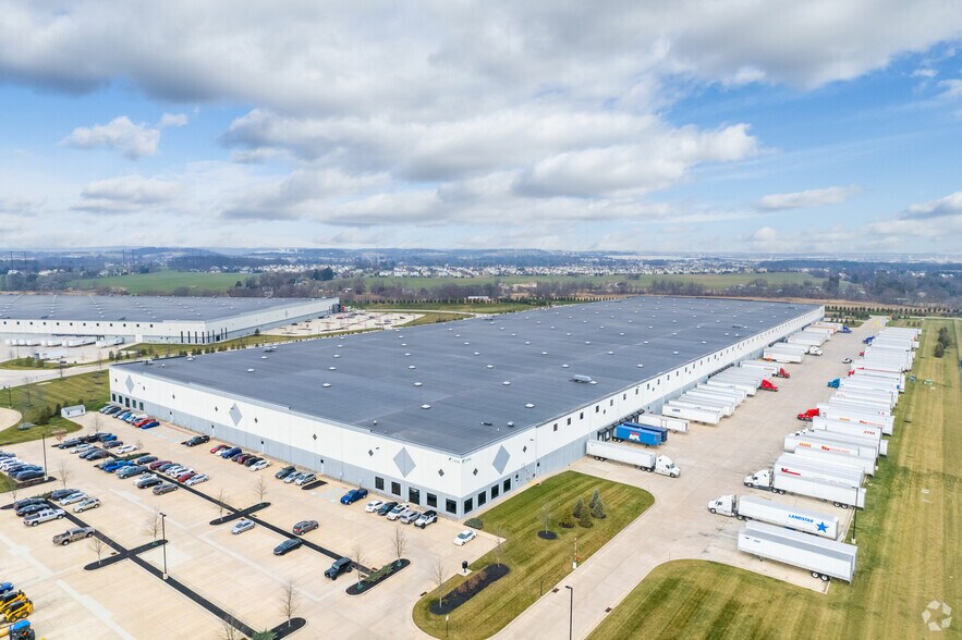 More Photos Of 8742 Congdon Hill Dr, Alburtis Distribution For Lease