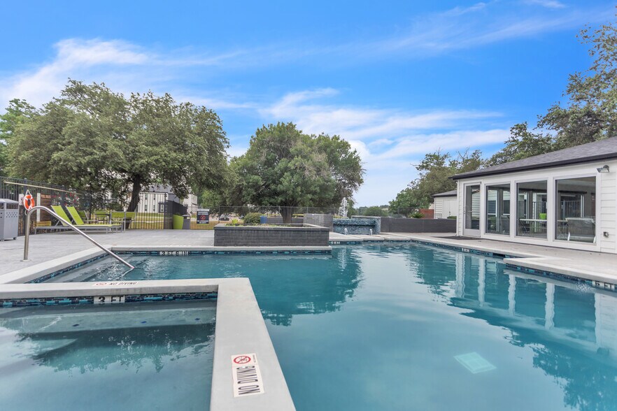 More Photos Of 14900 Nacogdoches Rd, San Antonio Apartments For Sale